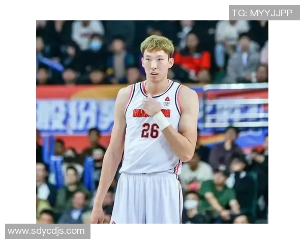 周琦在国际赛场的表现引发热议，未来篮球生涯将如何发展引人关注