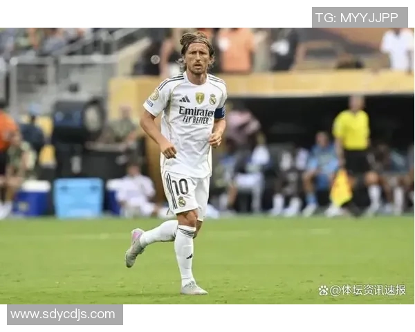 莫德里奇：足球场上的艺术家与传奇中场的辉煌历程与未来展望