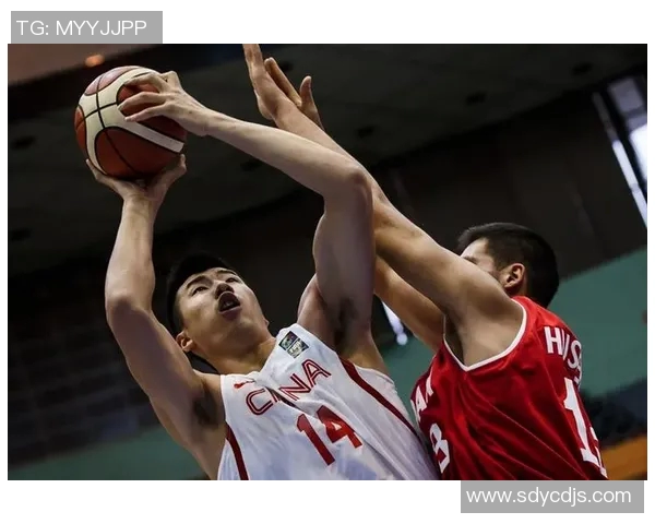 男篮亚锦赛精彩回顾中国队对阵菲律宾的激烈对抗录像分析