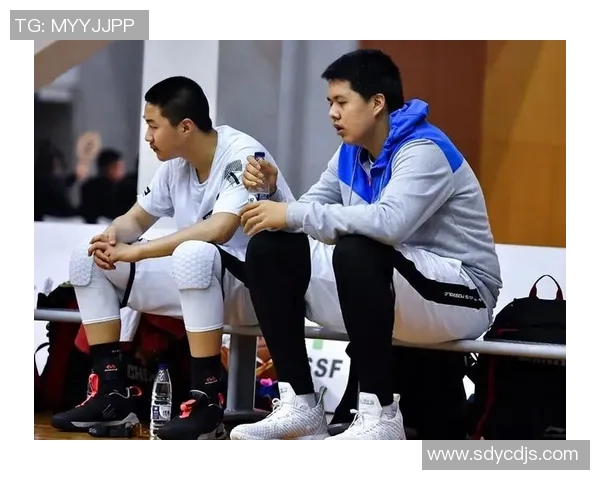 曾凡博的篮球之路：从青涩少年到职业球员的成长历程与未来展望